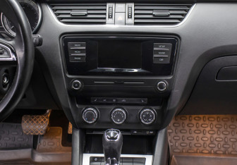 Подержанный автомобиль Skoda Octavia Liftback 2016 года (15 фото)