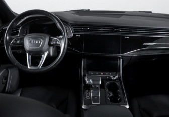 Подержанный автомобиль Audi Q7 2021 года (12 фото)