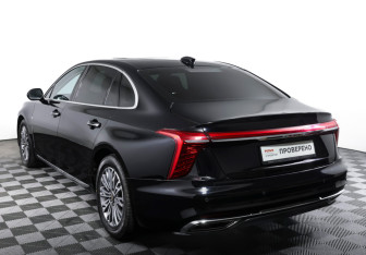 Подержанный автомобиль Hongqi H5 2023 года (7 фото)