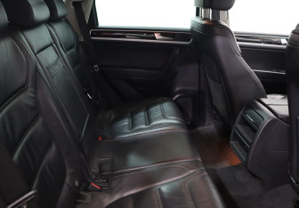 Подержанный автомобиль Volkswagen Touareg 2013 года (24 фото)