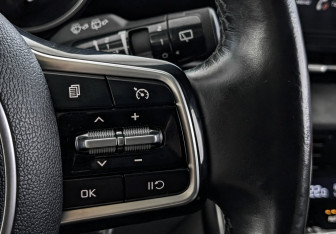 Подержанный автомобиль Kia Carnival 2021 года (30 фото)