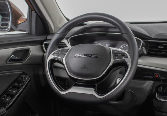 Подержанный автомобиль BAIC X35 2023 года (15 фото)