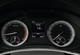 Подержанный автомобиль Skoda Karoq 2022 года (26 фото)