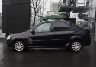 Подержанный автомобиль Renault Logan Sedan 2011 года (8 фото)