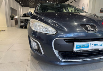 Подержанный автомобиль Peugeot 308 Hatchback 2012 года (8 фото)