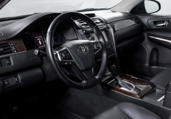 Подержанный автомобиль Toyota Camry Sedan 2017 года (14 фото)