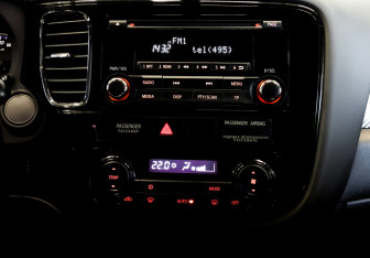 Подержанный автомобиль Mitsubishi Outlander 2014 года (15 фото)
