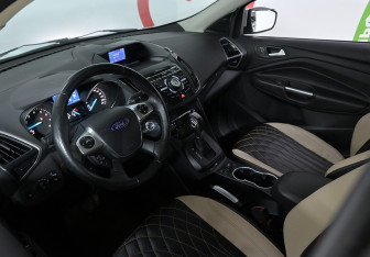 Подержанный автомобиль Ford Kuga 2014 года (7 фото)