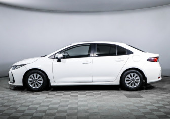 Подержанный автомобиль Toyota Corolla Sedan 2021 года (8 фото)