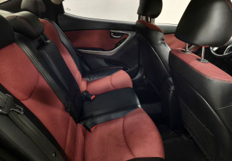 Подержанный автомобиль Hyundai Elantra Sedan 2011 года (12 фото)