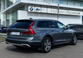 Подержанный автомобиль Volvo V90 Cross Country 2018 года (5 фото)