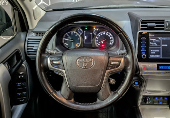Подержанный автомобиль Toyota Land Cruiser Prado 2021 года (21 фото)
