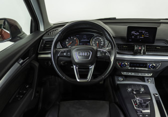 Подержанный автомобиль Audi Q5 2018 года (10 фото)