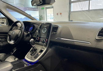 Подержанный автомобиль Renault Scenic 2018 года (10 фото)