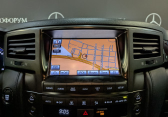 Подержанный автомобиль Lexus LX 2010 года (17 фото)