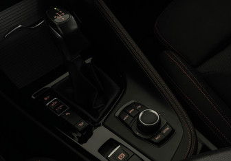 Подержанный автомобиль BMW X1 2018 года (16 фото)