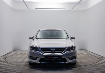 Подержанный автомобиль Honda Accord Sedan 2013 года (2 фото)