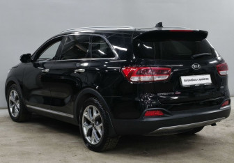 Подержанный автомобиль Kia Sorento 2016 года (7 фото)