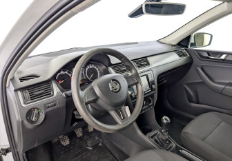 Подержанный автомобиль Skoda Rapid Liftback 2019 года (16 фото)