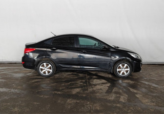 Подержанный автомобиль Hyundai Solaris Sedan 2013 года (8 фото)