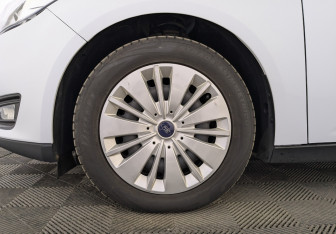 Подержанный автомобиль Ford Focus Hatchback 2018 года (12 фото)