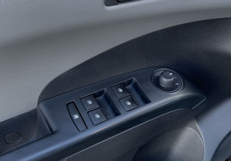 Подержанный автомобиль Chevrolet Aveo Hatchback 2013 года (12 фото)