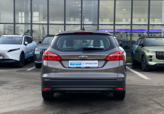 Подержанный автомобиль Ford Focus Wagon 2017 года (6 фото)