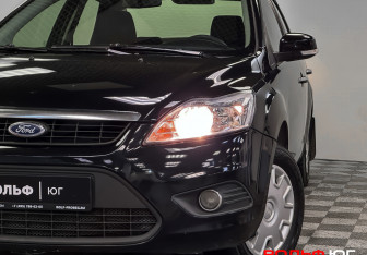 Подержанный автомобиль Ford Focus Sedan 2011 года (18 фото)