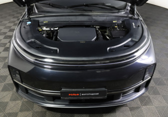 Подержанный автомобиль LiXiang L7 2023 года (9 фото)