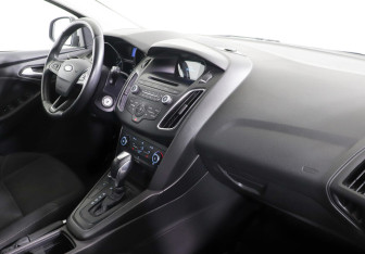 Подержанный автомобиль Ford Focus Hatchback 2016 года (5 фото)