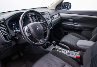 Подержанный автомобиль Mitsubishi Outlander 2013 года (9 фото)