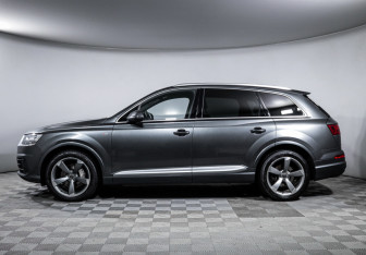 Подержанный автомобиль Audi Q7 2015 года (8 фото)