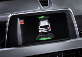 Подержанный автомобиль BMW X1 2016 года (18 фото)