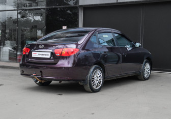 Подержанный автомобиль Hyundai Elantra Sedan 2010 года (4 фото)