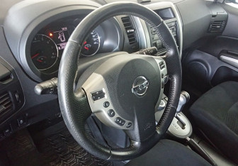 Подержанный автомобиль Nissan X-Trail 2011 года (12 фото)