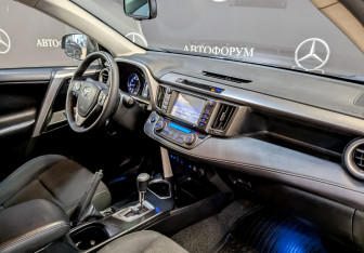 Подержанный автомобиль Toyota RAV4 2019 года (9 фото)