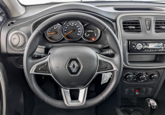 Подержанный автомобиль Renault Logan Sedan 2021 года (21 фото)