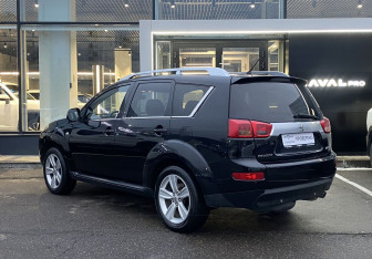 Подержанный автомобиль Peugeot 4007 2011 года (7 фото)