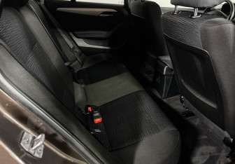 Подержанный автомобиль BMW X1 2014 года (13 фото)