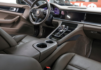 Подержанный автомобиль Porsche Panamera Wagon 2022 года (10 фото)