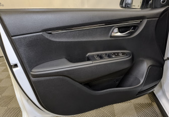 Подержанный автомобиль Kia Rio Hatchback 2020 года (19 фото)
