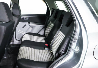 Подержанный автомобиль Suzuki SX4 Hatchback 2012 года (15 фото)