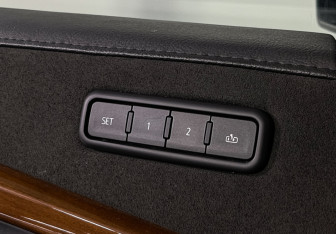 Подержанный автомобиль Cadillac Escalade Suv 2019 года (17 фото)