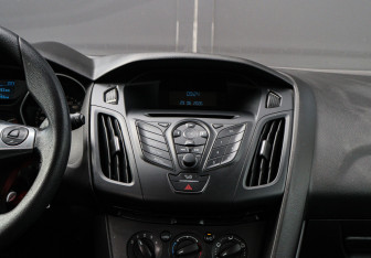 Подержанный автомобиль Ford Focus Hatchback 2013 года (10 фото)