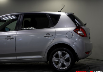 Подержанный автомобиль Kia Ceed Hatchback 2012 года (22 фото)