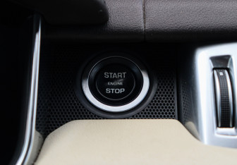 Подержанный автомобиль Land Rover Range Rover Sport 2015 года (22 фото)