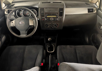Подержанный автомобиль Nissan Tiida Hatchback 2008 года (11 фото)