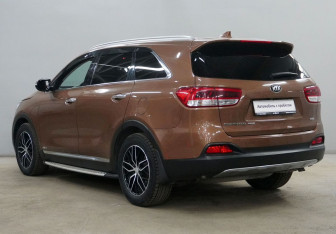 Подержанный автомобиль Kia Sorento 2015 года (6 фото)