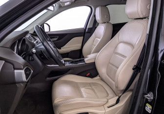Подержанный автомобиль Jaguar F-Pace 2017 года (20 фото)