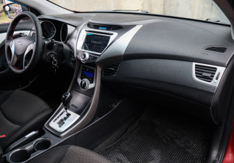 Подержанный автомобиль Hyundai Avante Sedan 2011 года (7 фото)